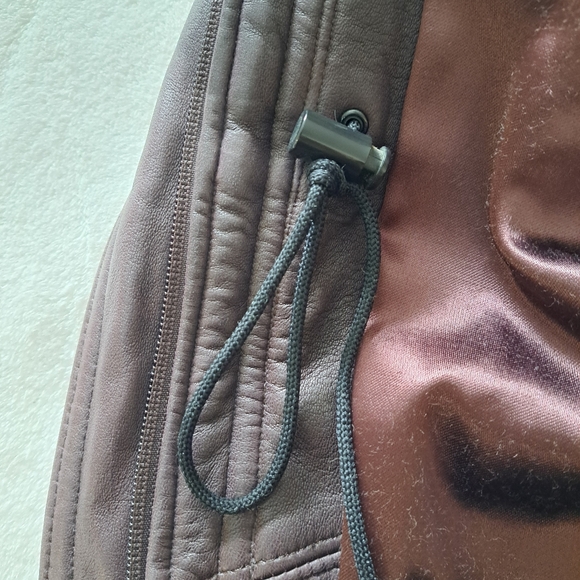 Canadian Made Leather coat with detachable hood. - Picture 9 of 10